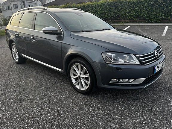 Volkswagen Passat 2 of 30