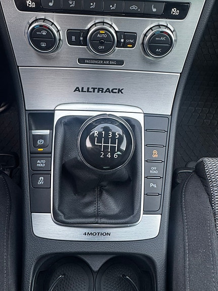 Volkswagen Passat 15 of 30