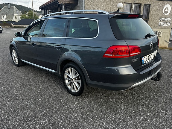 Volkswagen Passat 3 of 30