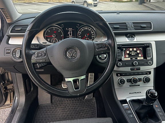 Volkswagen Passat 11 of 30