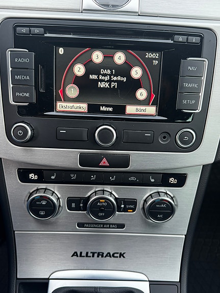 Volkswagen Passat 13 of 30