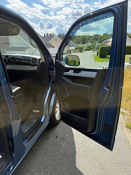 Volkswagen Multivan 3 of 24