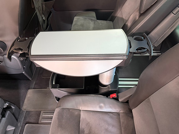 Volkswagen Multivan 14 of 24