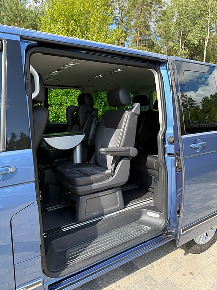 Volkswagen Multivan 9 of 24