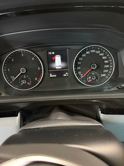 Volkswagen Multivan 12 of 24