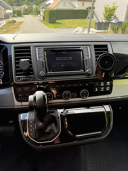Volkswagen Multivan 6 of 24