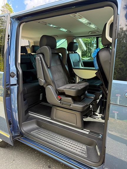 Volkswagen Multivan 18 of 24