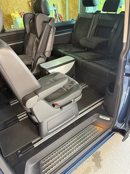 Volkswagen Multivan 13 of 24