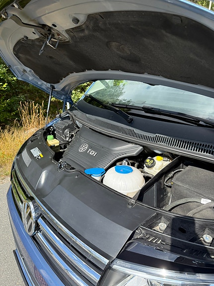 Volkswagen Multivan 7 of 24