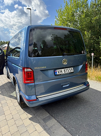 Volkswagen Multivan 8 of 24