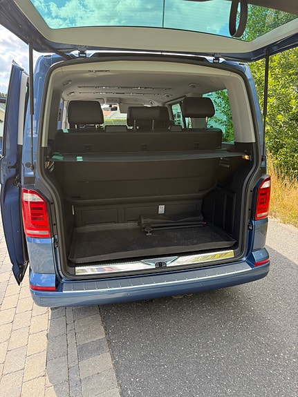 Volkswagen Multivan 2 of 24