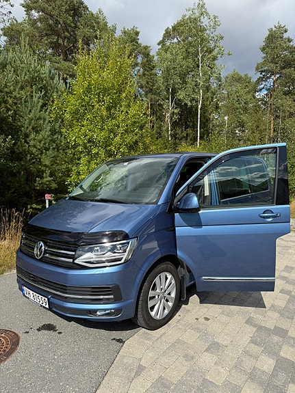 Volkswagen Multivan 4 of 24