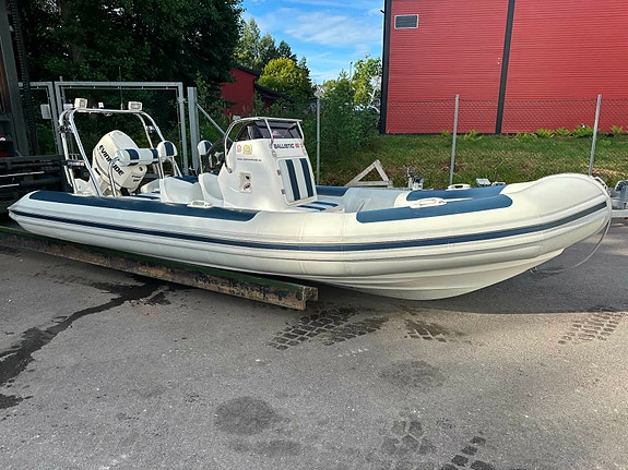 Meget pen Ballistic 550 med Evinrude 90 HK - Kun kjørt 125 motortimer - Ny pris 2 of 13