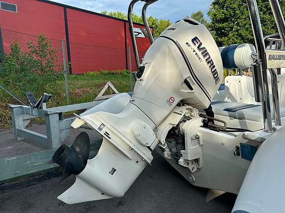 Meget pen Ballistic 550 med Evinrude 90 HK - Kun kjørt 125 motortimer - Ny pris 11 of 13
