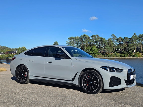 BMW i4 3 of 30