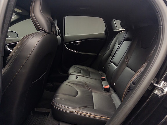 Volvo V40 Cross Country 22 of 30