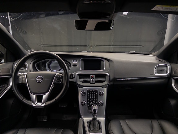Volvo V40 Cross Country 25 of 30