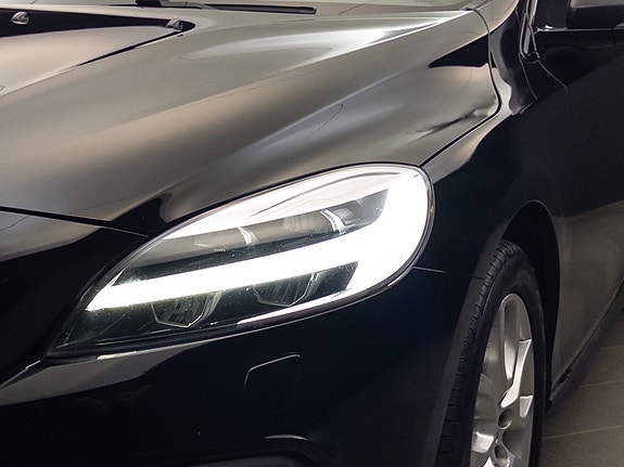 Volvo V40 Cross Country 13 of 30