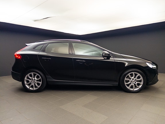 Volvo V40 Cross Country 4 of 30