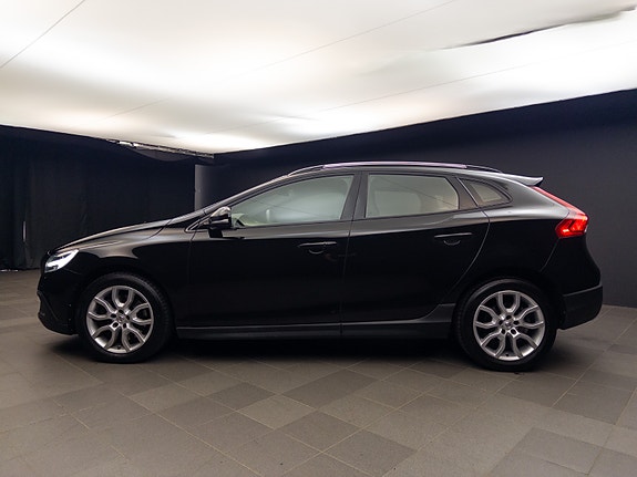 Volvo V40 Cross Country 5 of 30