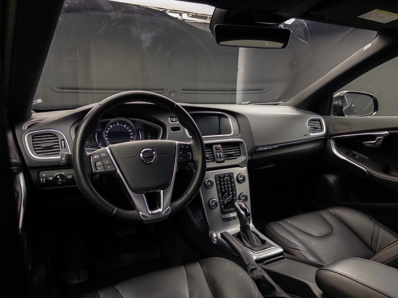 Volvo V40 Cross Country 24 of 30
