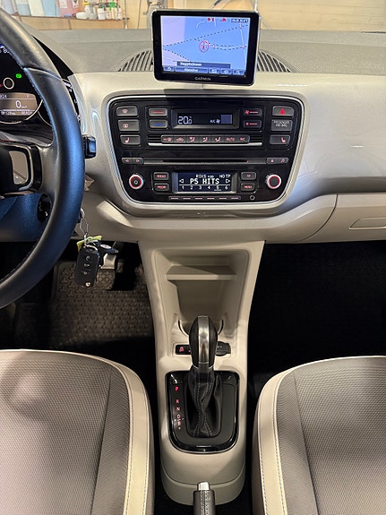 Volkswagen UP! 17 of 27