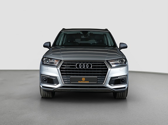 Audi Q7 2 of 28