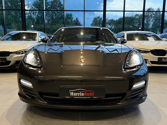 Porsche Panamera 4 of 30