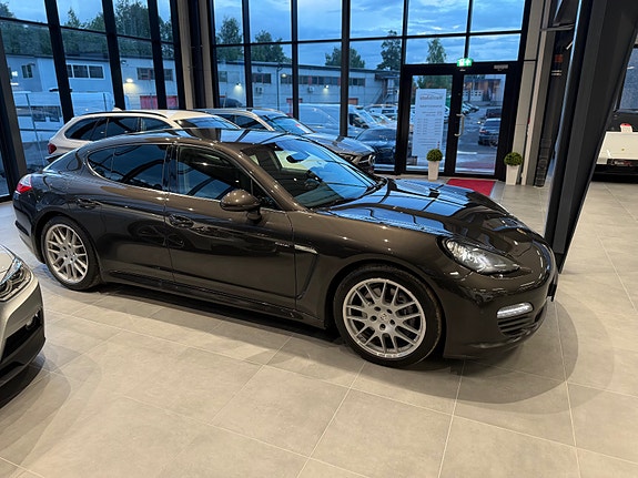 Porsche Panamera 14 of 30