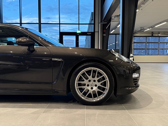 Porsche Panamera 13 of 30