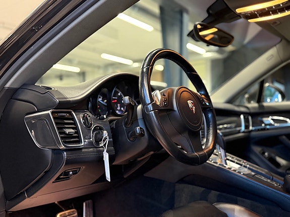 Porsche Panamera 24 of 30