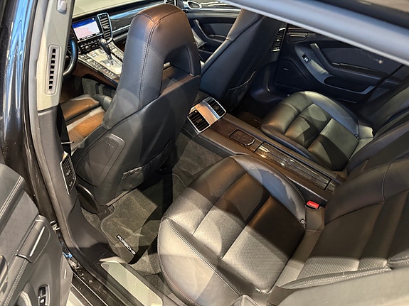 Porsche Panamera 30 of 30