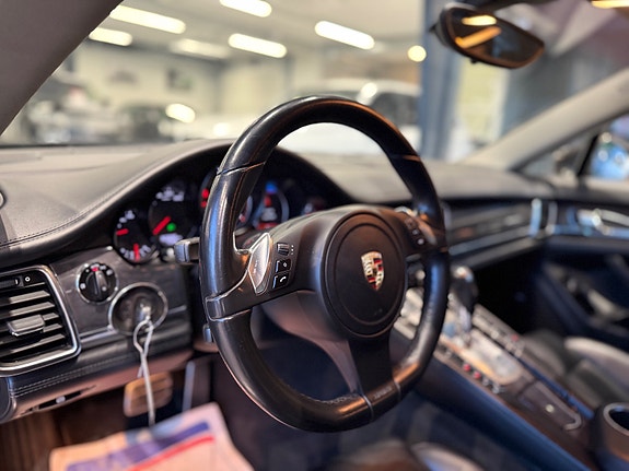 Porsche Panamera 29 of 30