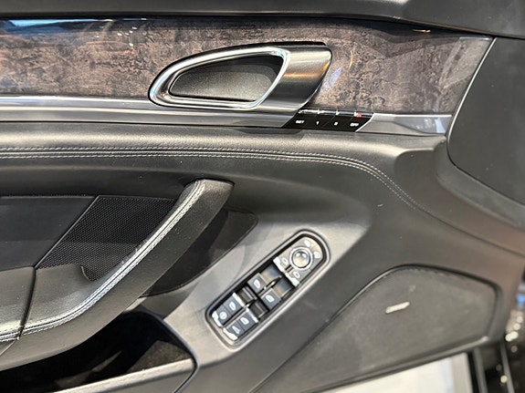 Porsche Panamera 26 of 30