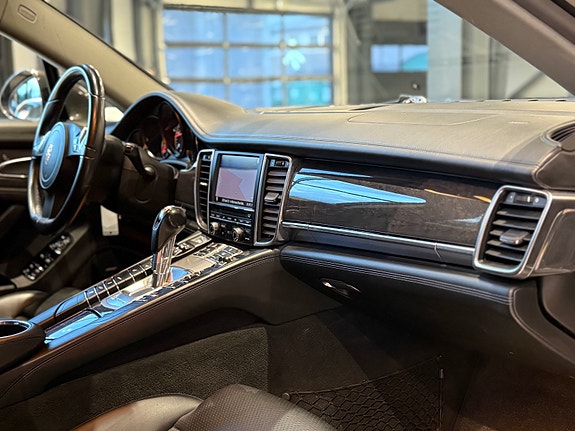 Porsche Panamera 18 of 30