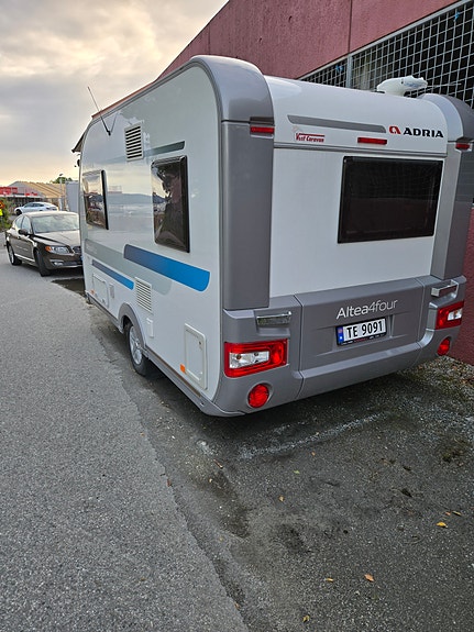 Adria Altea 4Four 362XH 2 of 13