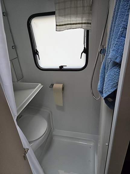 Adria Altea 4Four 362XH 4 of 13