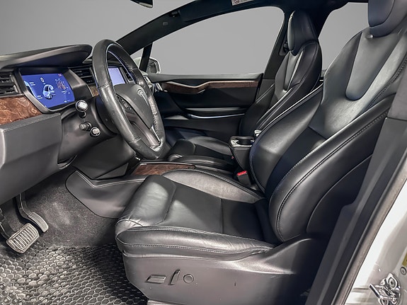 Tesla Model X 10 of 30