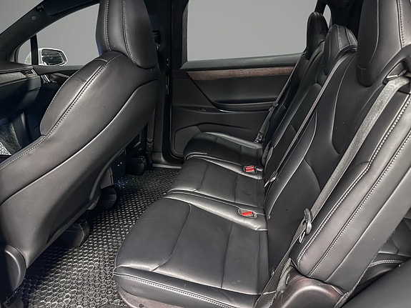 Tesla Model X 20 of 30