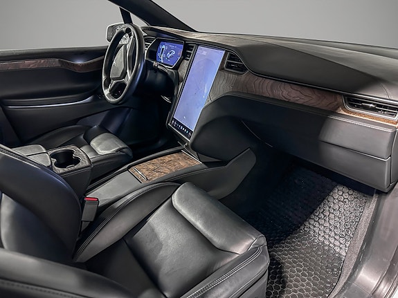 Tesla Model X 19 of 30
