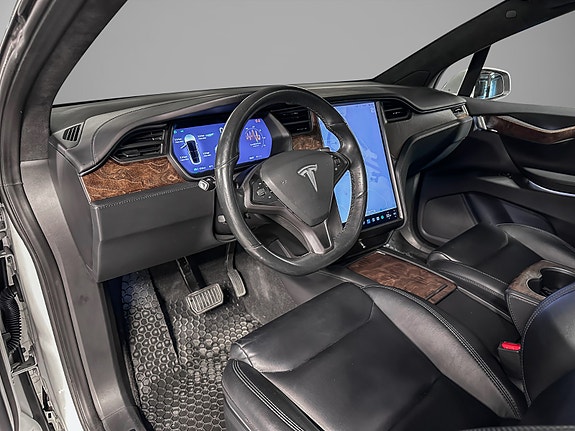 Tesla Model X 11 of 30