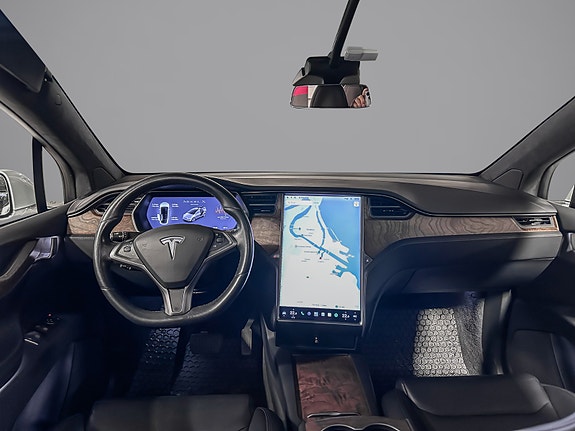 Tesla Model X 12 of 30