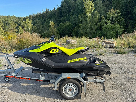 seadoo Spark Trixx 2up 3 of 16