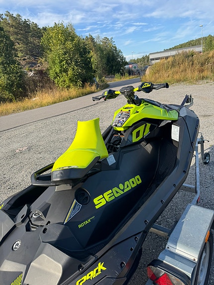 seadoo Spark Trixx 2up 5 of 16