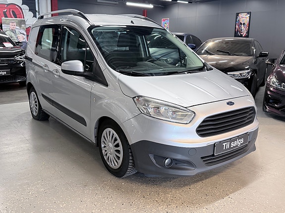 Ford Transit Courier 4 of 29