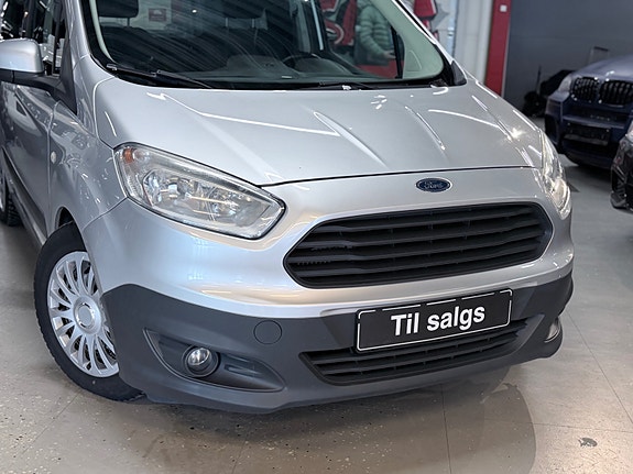 Ford Transit Courier 17 of 29