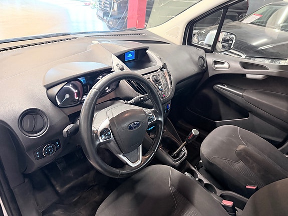 Ford Transit Courier 20 of 29