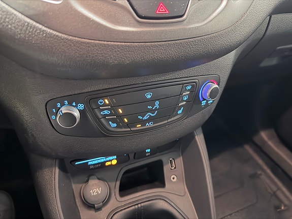 Ford Transit Courier 26 of 29