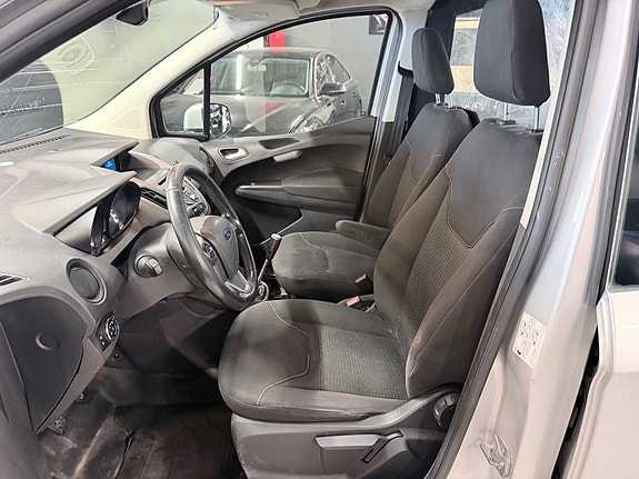 Ford Transit Courier 18 of 29