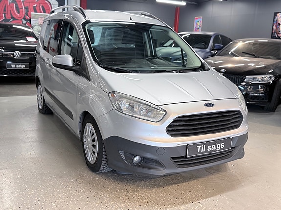 Ford Transit Courier 3 of 29